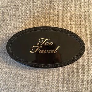 Too Faced Turn Up The Light Highlighting Palette